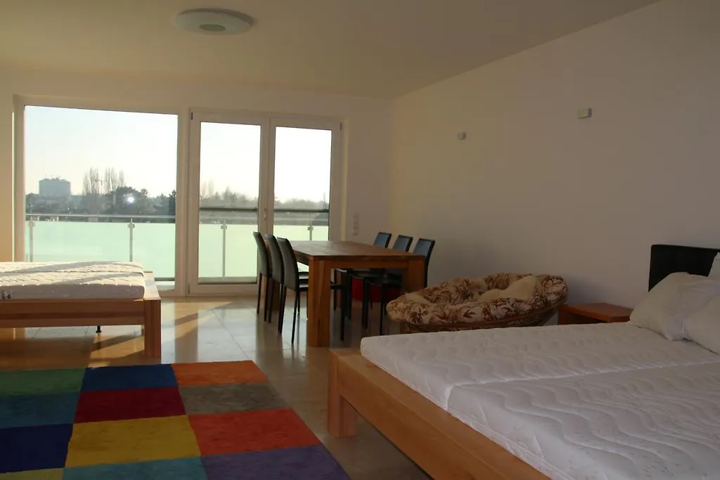 Danube Apartment With City View  Vienna
